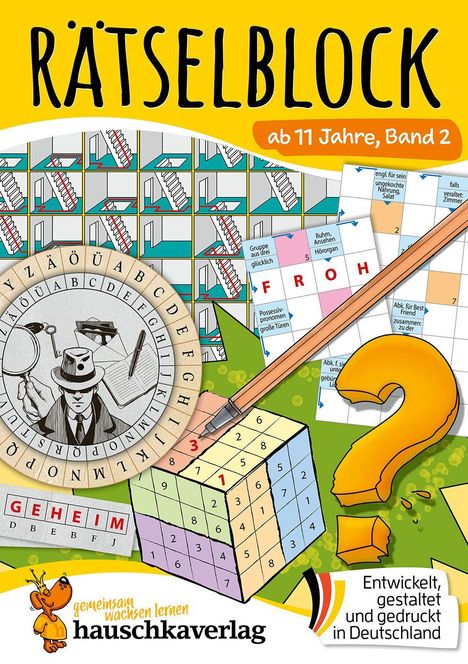 "Rätselblock ab 11 Jahre, Band 2. GEHEIM. FROH. Illustration mit Rätseln, Fragezeichen, Würfel, Stift und Detektiv."