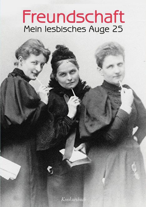"Freundschaft, Mein lesbisches Auge 25" steht oben. Drei Frauen in historischer Kleidung schauen humorvoll in die Kamera.