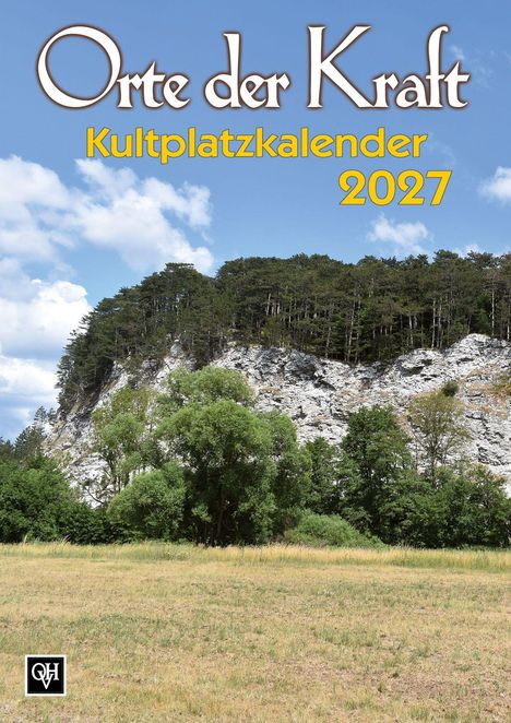 "Orte der Kraft", "Kultplatzkalender 2027". Eine Felswand mit Bäumen, darunter Wiese und blauer Himmel.