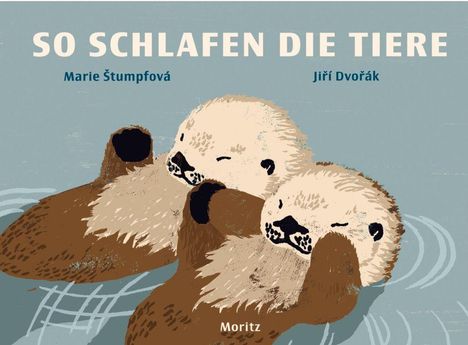 "SO SCHLAFEN DIE TIERE" von Marie Štumpfová, Jiří Dvořák. Zwei schlafende Otter treiben im Wasser.