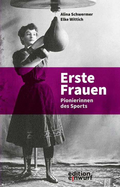 Ein schwarz-weißes Foto einer Frau, die einen Boxsack bearbeitet. Texte: "Alina Schwermer, Elke Wittich", "Erste Frauen", "Pioniergeschichten des Sports". Unten rechts ein Logo mit "edition einwurf".