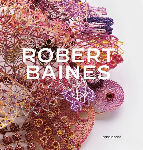 „ROBERT BAINES“ in Weiß auf einem komplexen Netz aus bunten Drähten und Mustern in Rosa, Lila und Goldtönen.