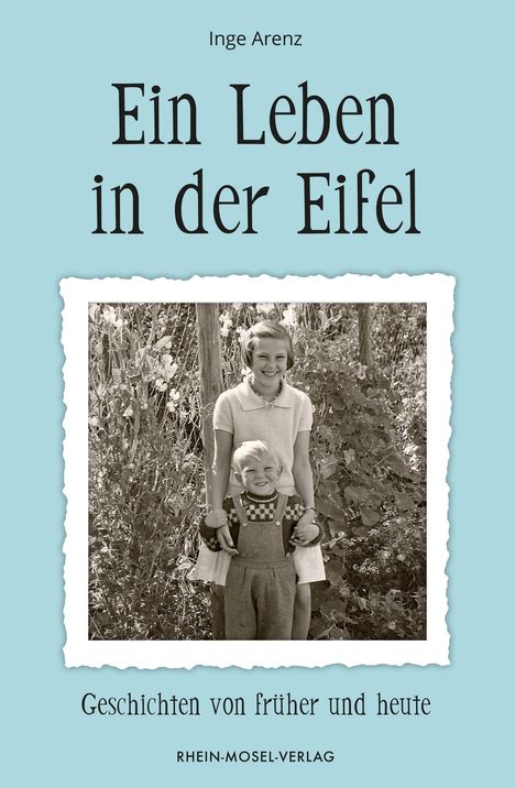 "Ein Leben in der Eifel" von Inge Arenz. Zwei Kinder lächeln in schwarz-weiß, umgeben von Pflanzen.