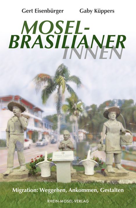 MOSSEL-BRASILIANER Migration: Weggehen, Ankommen, Gestalten. Drei Statuen vor Palmen und Gebäuden.
