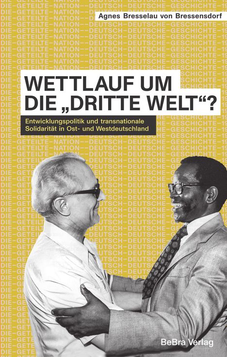 Titel: "WETTLAUF UM DIE ‚DRITTE WELT‘?" Zwei Männer umarmen sich vor gelbem Hintergrund mit Textmuster "DIE-GETEILTE-NATION".