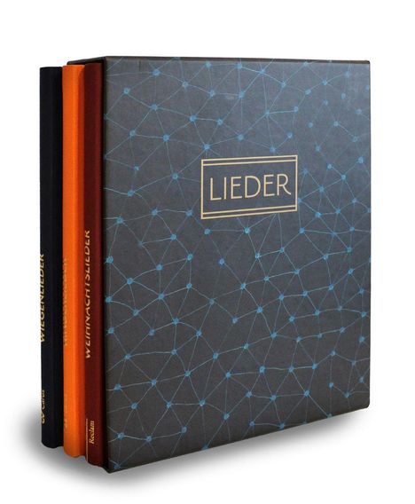 Der Text auf dem größten Buch lautet "LIEDER". Drei Bücher mit verschiedenen Farben stehen zusammen.