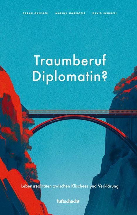 „Traumberuf Diplomatin? Lebensrealitäten zwischen Klischees und Verklärung“. Rötlicher Canyon mit Brücke, blauer Himmel.