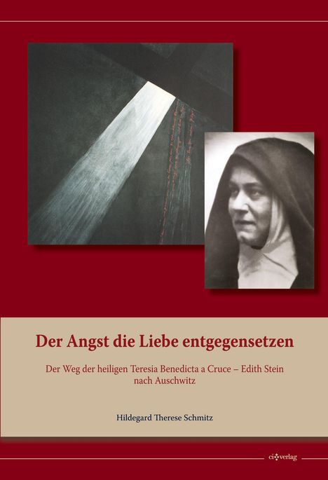 Der Text lautet: "Der Angst die Liebe entgegensetzen". Eine schwarz-weiße Fotografie eines lächelnden Gesichts in Kutte.