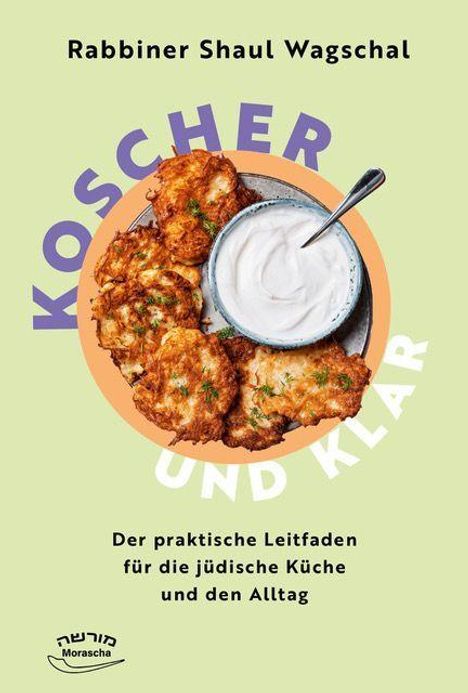 "Koscher und klar" steht in großen Buchstaben um ein Foto mit Latkes und Sour Cream. Ein Löffel liegt auf dem Teller.