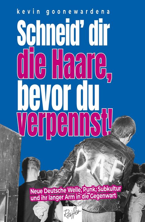 "Schneid' dir die Haare, bevor du verpennt!" steht großflächig. Unten eine Gruppe in Lederjacken mit "D.A.F."-Schriftzug.