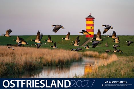 Text: "OSTFRIESLAND 2027", "Mit 6 Ansichtskarten". Abendstimmung mit fliegenden Gänsen und Leuchtturm im Hintergrund.