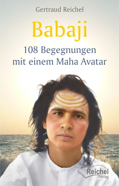 "Gertraud Reichel. Babaji: 108 Begegnungen mit einem Maha Avatar." Eine Illustration eines Mannes am Meer bei Sonnenuntergang.