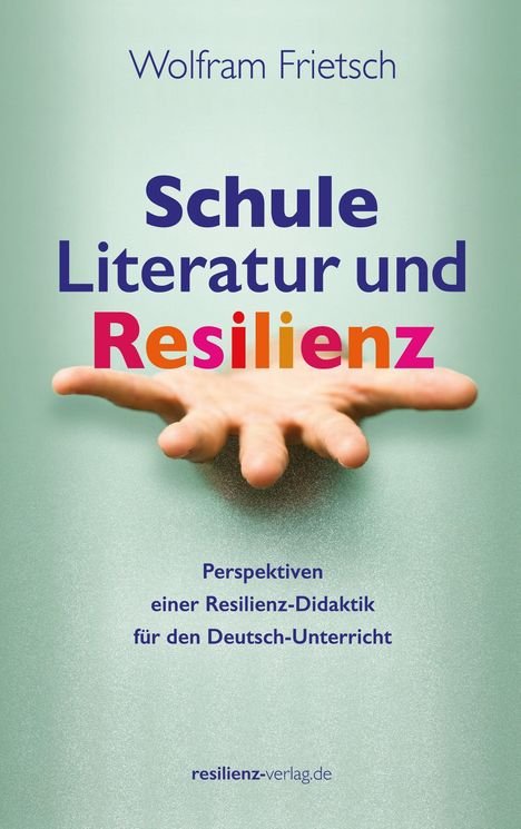 „Schule Literatur und Resilienz“ steht auf einem grünen Hintergrund. Eine Hand streckt sich nach vorne aus.