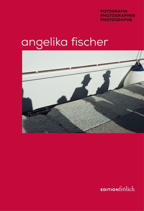 Text: "fotografin", "photographer", "photographe", "angelika fischer", "edition frölich". Schatten von Menschen mit Hüten.