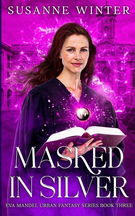Text: "SUSANNE WINTER", "MASKED IN SILVER", "EVA MANDEL URBAN FANTASY SERIES BOOK THREE".
Eine Frau mit offenem Buch vor lila Hintergrund.