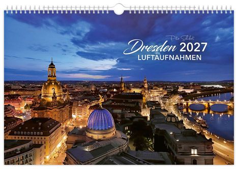Aufschrift: "Dresden 2027 LUFTAUFNAHMEN". Abendliche Stadtansicht mit beleuchteten Gebäuden und Fluss.