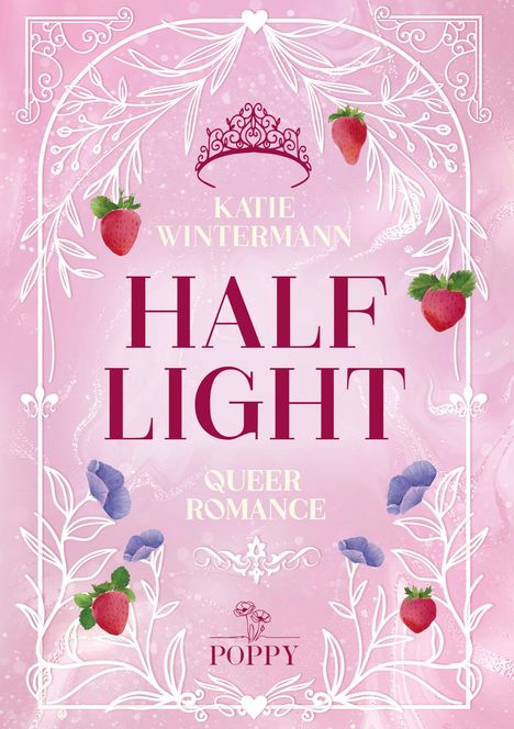 „Katie Wintermann, Half Light, Queer Romance. Poppy.“ Rosa Hintergrund mit Krone, Erdbeeren und blauen Blumen.