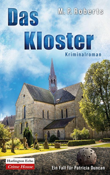 „Das Kloster“, Kriminalroman von M.P. Roberts. Alte Kirche mit Friedhof, stechender Kirchturm in sonnigem Himmel.