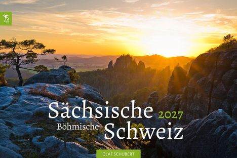 "Sächsische 2027 Böhmische Schweiz" steht auf einer Landschaft mit Felsen und Sonnenuntergang. Links ein grünes Logo.