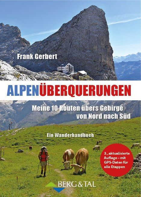 "Alpenüberquerungen: Meine 10 Routen übers Gebirge von Nord nach Süd. Ein Wanderhandbuch." Oben Berge, unten Wanderer mit Kühen.