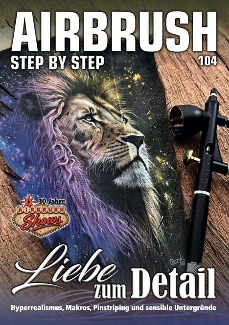 Titel: "AIRBRUSH STEP BY STEP 104". 
Ein Airbrushgerät liegt neben einem realistischen Löwenporträt.