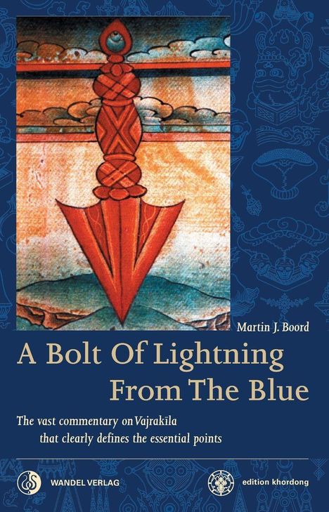 Text: "A Bolt Of Lightning From The Blue. The vast commentary on Vajrakila that clearly defines the essential points. Martin J. Boord." Oben eine Illustration eines stilisierten Dolches in Rot und Blau mit Wolkenmotiv. Unten Logos von "WANDEL VERLAG" und "edition khordong".