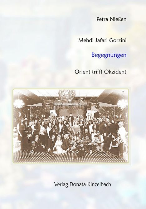 Petra Nießen, Mehdi Jafari Gorzini, Begegnungen: Orient trifft Okzident, Verlag Donata Kinzelbach. Eine große Gruppe posiert.