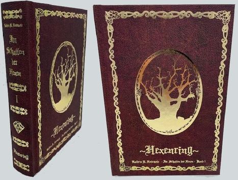 Titel: "Im Schatten der Hexen" und "Hexenring". Goldene Ranken verzieren ein braunes Buch mit einem Baum im Oval.