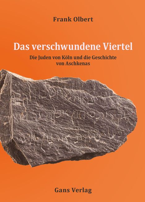 "Das verschwundene Viertel" von Frank Olbert. Thema: Juden in Köln. Grauer Stein mit hebräischer Schrift auf orangefarbenem Grund.