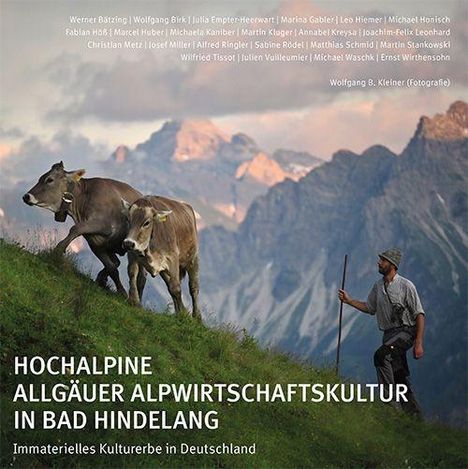 Text: "HOCHALPINE ALLGÄUER ALPWIRTSCHAFTSKULTUR IN BAD HINDELANG – Immaterielles Kulturerbe in Deutschland." Ein Mann führt zwei Kühe vor alpiner Kulisse.