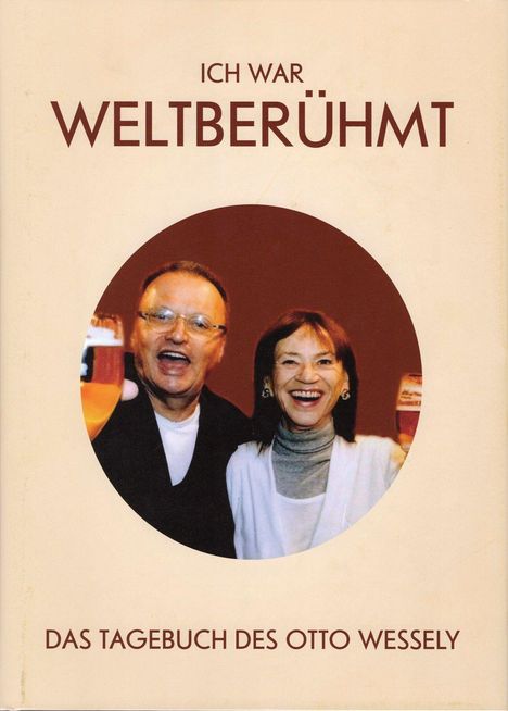 "Ich war weltberühmt. Das Tagebuch des Otto Wessely." Zwei lachende Personen mit Bier in den Händen.