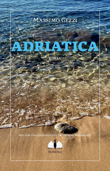 Oben: "Massimo Gezzi". 
Mitte: "ADRIATICA ROMAN". 
Unten: "Aus dem Italienischen von Christiane Burkhardt". 
Logo: Buch und Vogel. 
Sandstrand und Wasser.