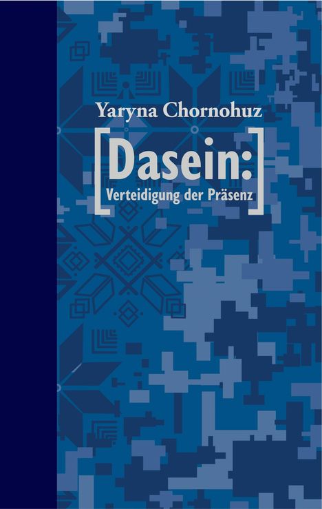 „Dasein: Verteidigung der Präsenz“ von Yaryna Chornohuz; blaues, formulierendes Design mit geometrischen Mustern.