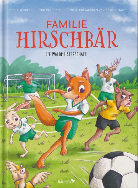 "FAMILIE HIRSCHBÄR: DIE WALDMEISTERSCHAFT". Tiere spielen Fußball auf einem grünen Feld. Ein Tor im Hintergrund.