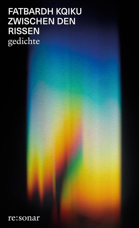 "FATBARDH KQIKU ZWISCHEN DEN RISSEN, gedichte. re:sonar" vor einem Farbverlauf in Blau, Grün, Gelb, Orange.