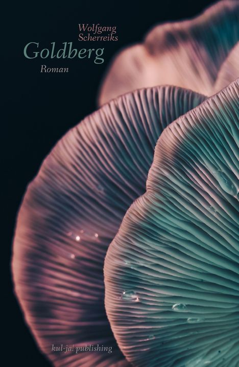"Roman: Goldberg von Wolfgang Scherreiks. Großaufnahme von Pilzlamellen in rosa und blauen Farbtönen."