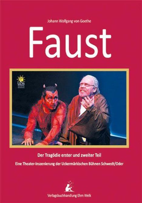 "Faust" von Goethe, Theater-Inszenierung. Zwei Männer in roten und braunen Gewändern auf Bühne.