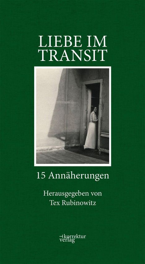 "Liebe im Transit", 15 Annäherungen, herausgegeben von Tex Rubinowitz. Frau in Türöffnung, grüner Hintergrund.