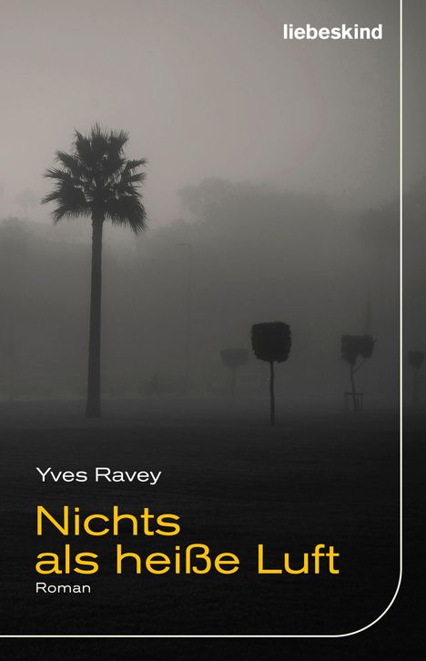 Der Text enthält "Nichts als heiße Luft", "Yves Ravey", "Roman" und "liebeskind". Eine neblige Landschaft mit Palmen im Hintergrund.