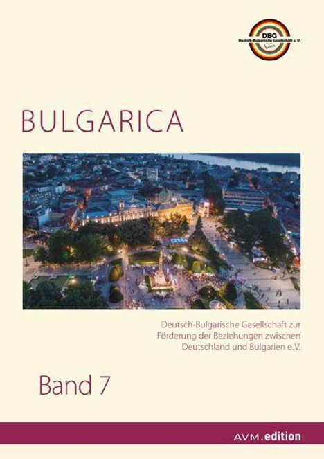 "BULGARICA Band 7", Luftaufnahme einer Stadt bei Abenddämmerung. Deutsche und bulgarische Gesellschaftsbezeichnung.