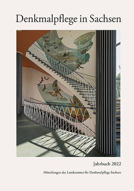 „Denkmalpflege in Sachsen“, Jahrbuch 2022. Ansicht einer spiralförmigen Treppe mit Wandmalereien von Vögeln.