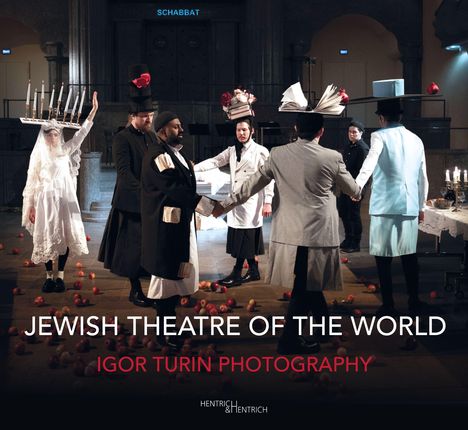 "Schabbat" oben, "Jewish Theatre of the World" mittig, darunter "Igor Turin Photography". Menschen in Kostümen stehen im Kreis.