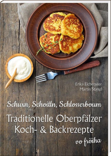 „Schuxn, Schoithl, Schlosserboum“ ist der Titel eines Kochbuchs. Ein Teller mit goldbraunen Küchlein liegt auf Holz.