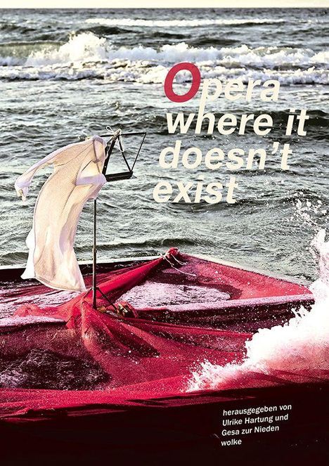 Text: "Opera where it doesn’t exist" und "herausgegeben von Ulrike Hartung und Gesa zur Nieden". 
Rotes Segel im Meer.
