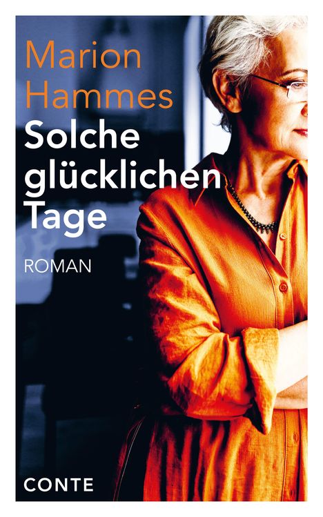 Titel: Solche glücklichen Tage. Autorin: Marion Hammes. Genre: Roman. Eine ältere Frau in einem orangefarbenen Hemd.