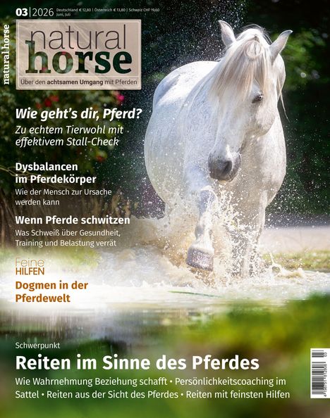 Texte: "natural horse", "Wie geht’s dir, Pferd?", "Reiten im Sinne des Pferdes". Ein weißes Pferd im Wasser zeigt Dynamik.