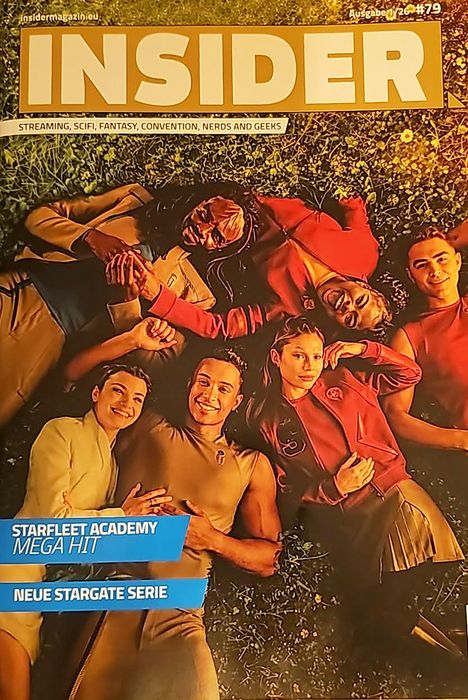 INSIDER, Starfleet Academy Mega Hit, Neue Stargate Serie. Menschen liegen lächelnd auf einer Blumenwiese.