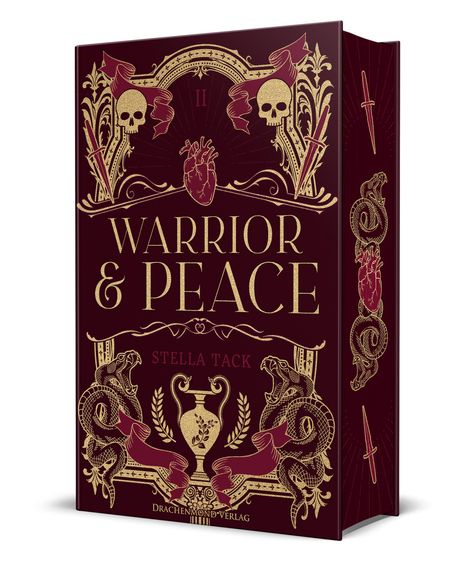 "WARRIOR & PEACE" und "STELLA TACK" in goldener Schrift auf einem dunkelroten Hintergrund, dekoriert mit Totenkopf und Schlangen.