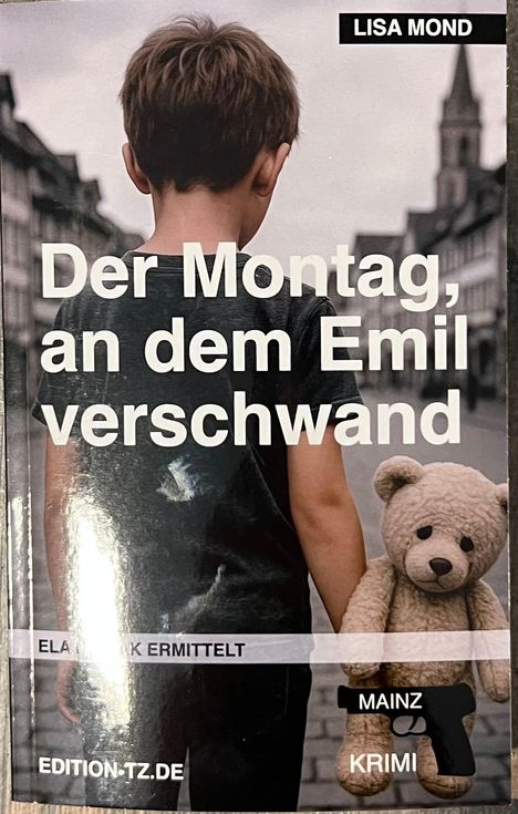 Buchtitel: "Der Montag, an dem Emil verschwand" von Lisa Mond. Ein Kind mit Teddybär geht eine Pflasterstraße entlang.