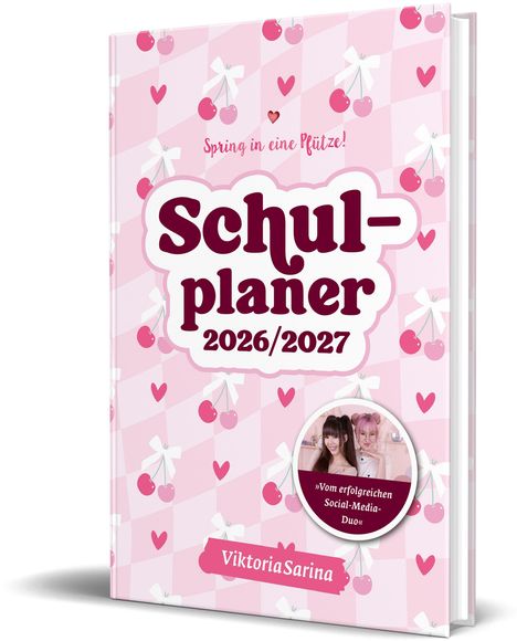 „Spring in eine Pfütze! Schulplaner 2026/2027“, rosa Design mit Schleifen und Kirschen, ViktoriaSarina.